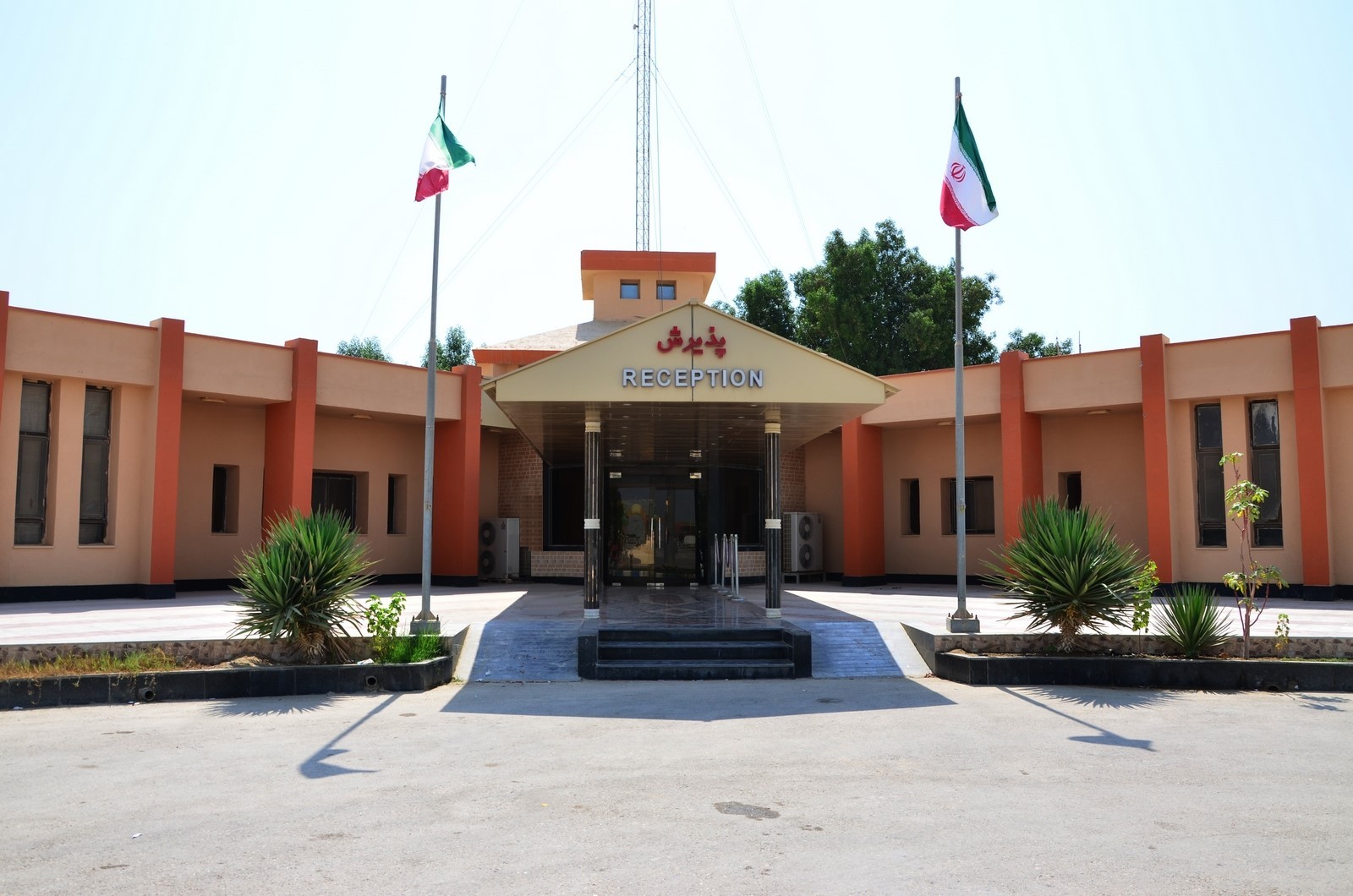 نمای ظاهری هتل ساحل طلایی 