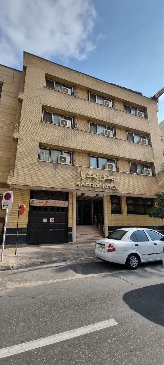نمای ظاهری هتل صدرا 