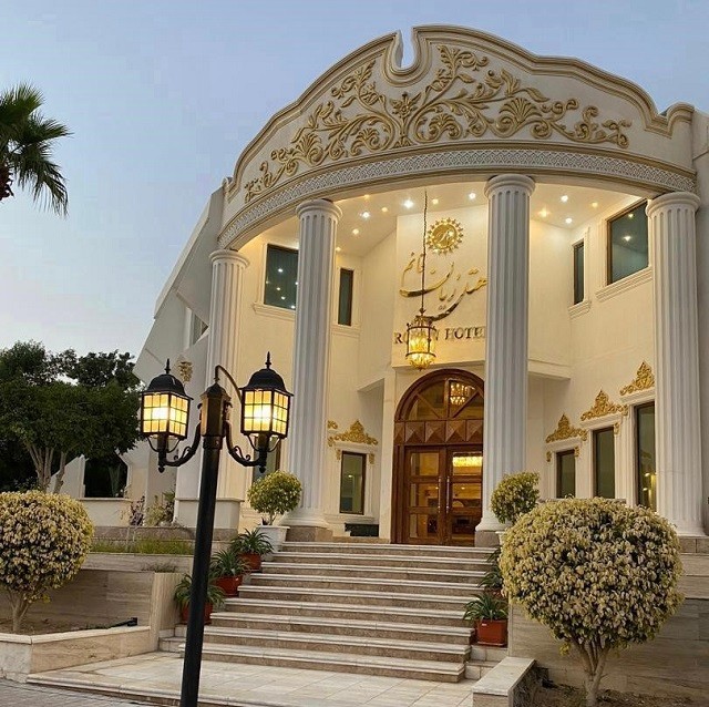 نمای ظاهری هتل ریان قائم 