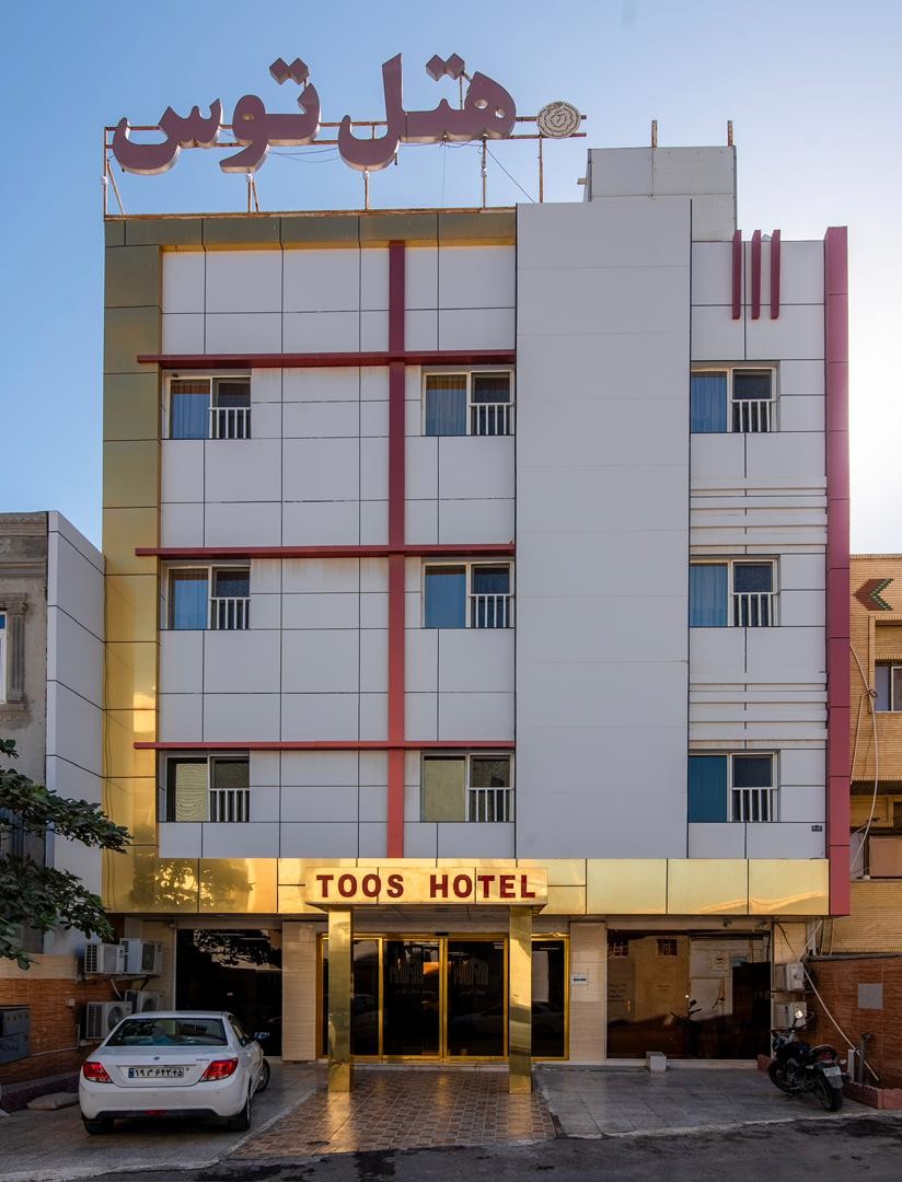 نمای ظاهری هتل توس 
