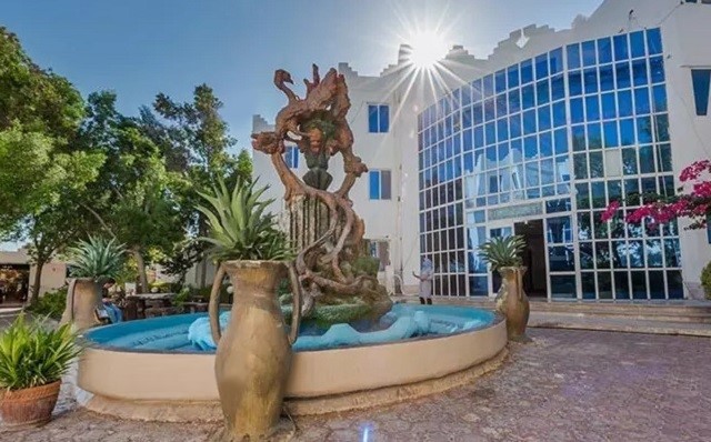 نمای ظاهری هتل ققنوس 